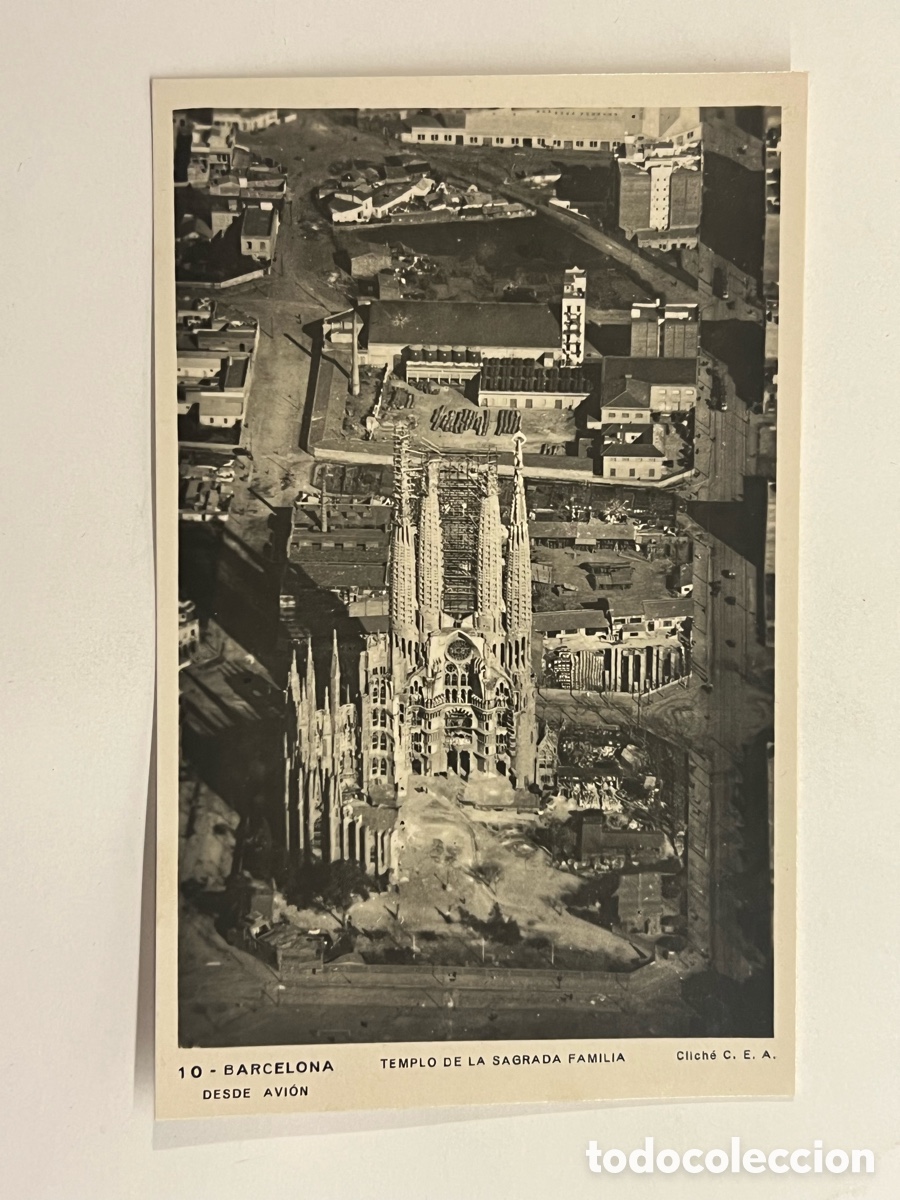 Postales: BARCELONA Postal No.10, Templo de la Sagrada Familia desde el avi&oacute;n .. CLICH&Eacute; C.E.A. (h.1940?) S/C