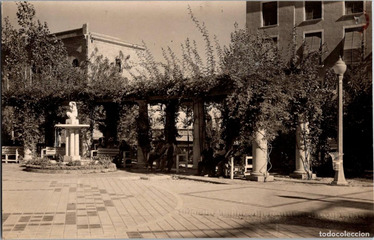 Postales: Valls - Plaza de los M&aacute;rtires, vista parcial - Foto Rue y Raymond n&ordm; 5 - 139x89mm
