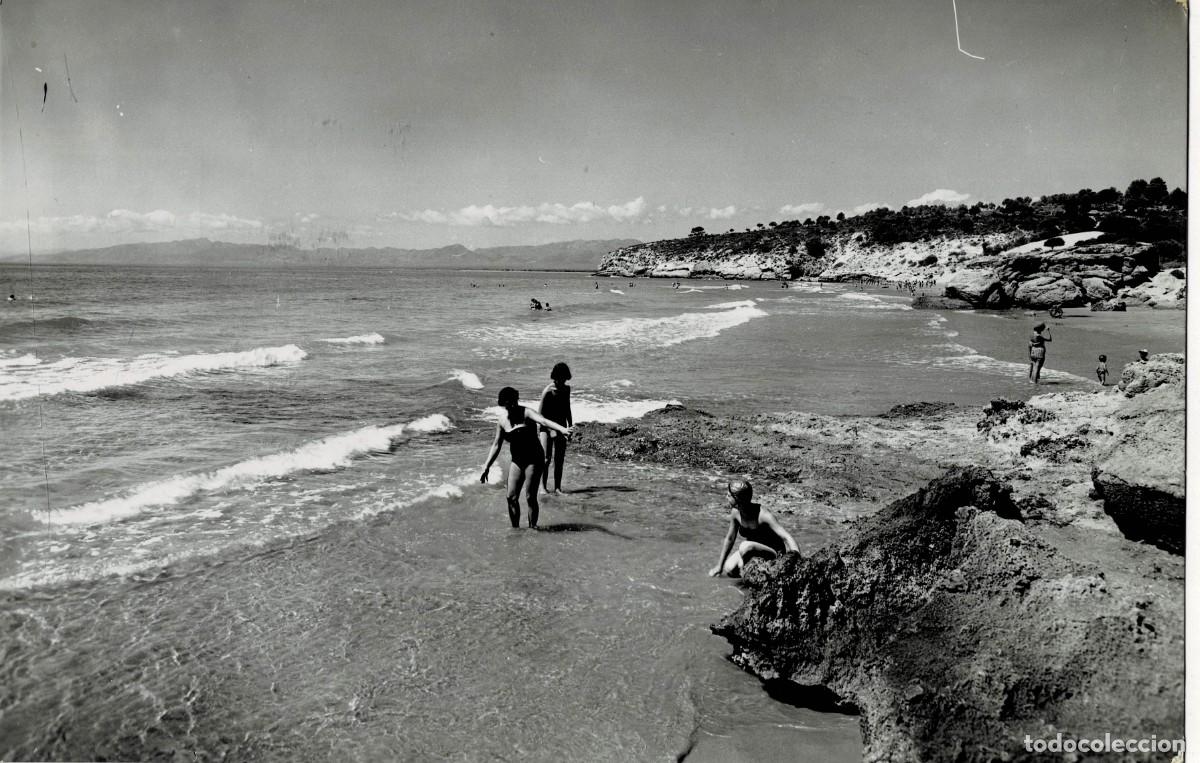 Postales: POSTAL MODERNA DE CATALU&Ntilde;A. SALOU. UN ASPECTO DE LA COSTA. P-CAT-2043