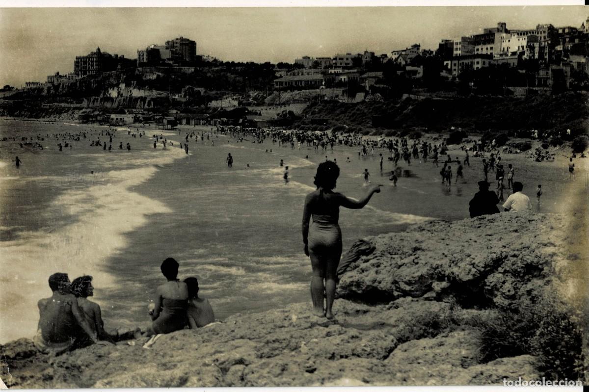 Postales: POSTAL MODERNA DE CATALU&Ntilde;A. TARRAGONA. PLAYA DEL MILAGRO, AL FONDO LA CIUDAD. P-CAT-2067