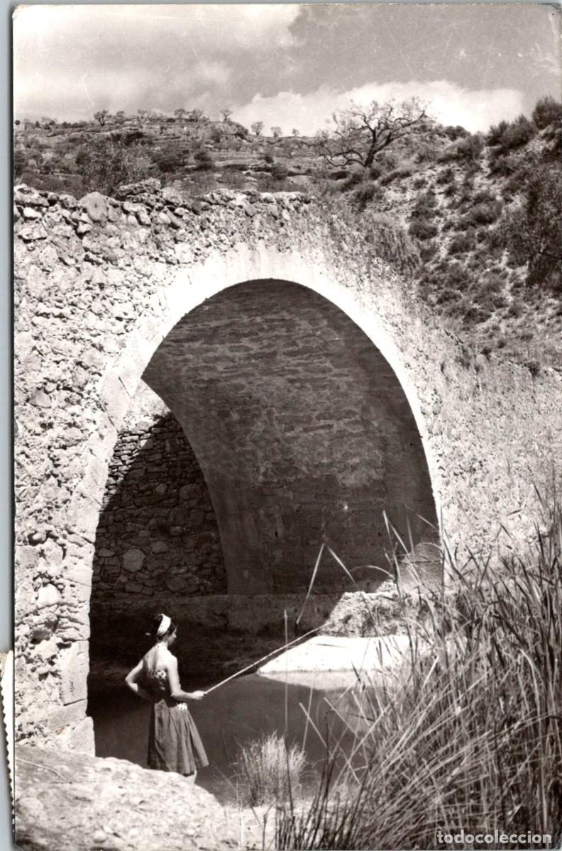 Postales: Margalef - Fotogr&aacute;fica - Sin ning&uacute;n dato - 139x90mm - Pescando, bajo el puente, en el R&iacute;o Montsant