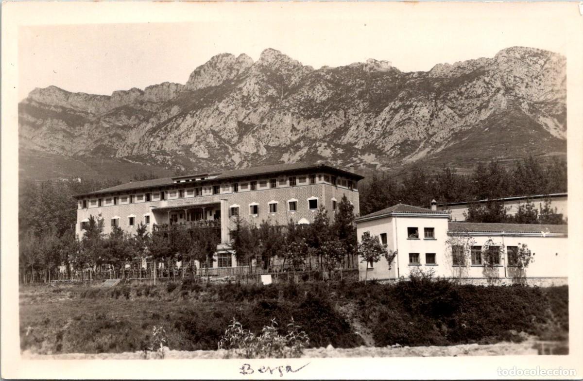 Postales: Berga - Colegio La Salle ? - Monta&ntilde;a de Queralt - Fotogr&aacute;fica - Sin datos -Rev. en blanco - 139x90mm