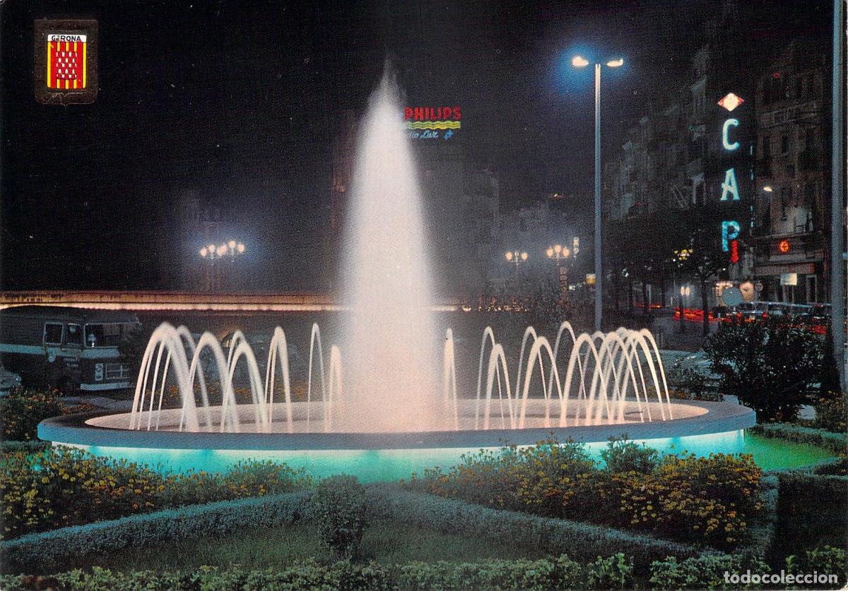 Postales: Postal de Gerona Plaza de Catalu&ntilde;a y Fuente Luminosa de Noche