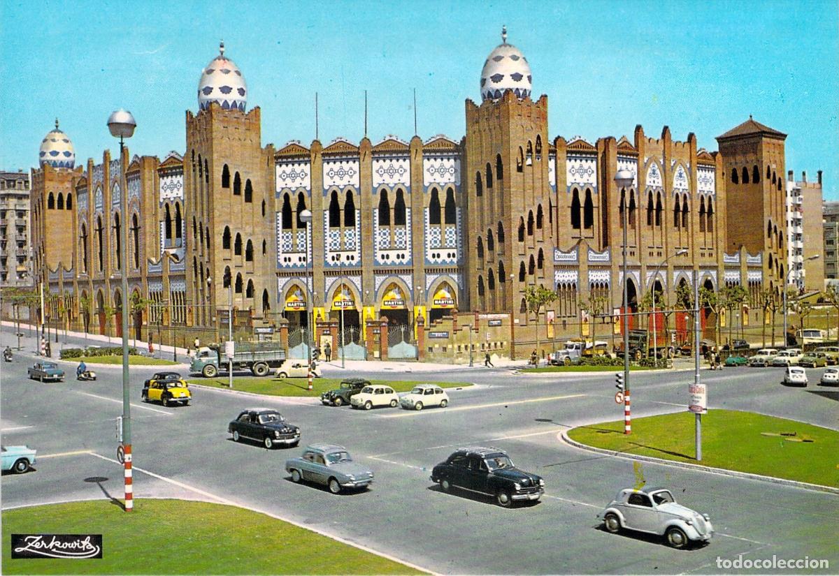 Postales: Postal Plaza de Toros Monumental de Barcelona con Coches Cl&aacute;sicos