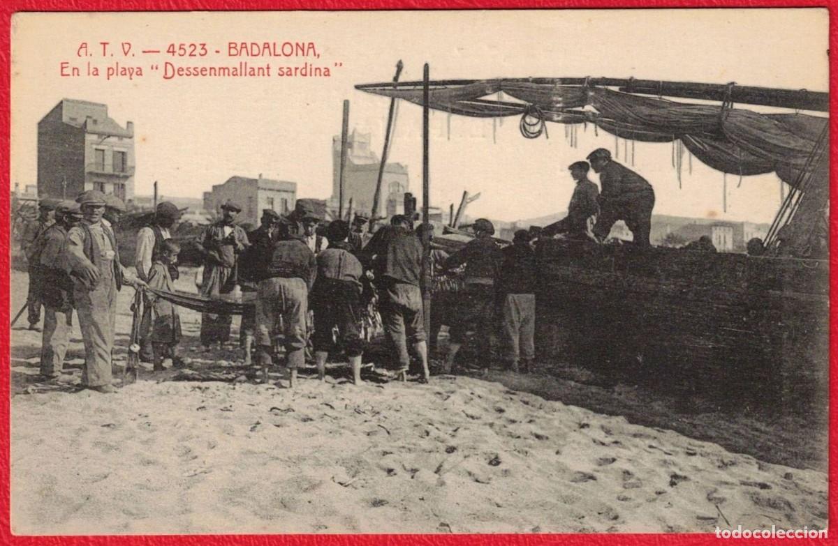Postales: BADALONA - EN LA PLAYA DESSENMALLANT SARDINA - 4523 - A.T.V. Angel Toldr&aacute; Viazo