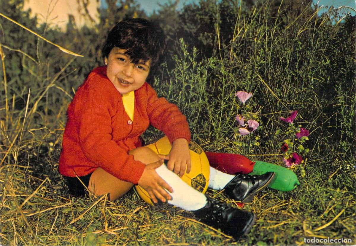 Postales: Postal Retrato Infantil con Pelota de F&uacute;tbol C.y Z. 7210/31- D Barcelona