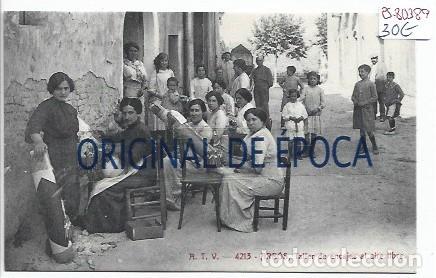 Cartes Postales: (PS-80389)POSTAL DE ARBOS-TALLER DE ENCAJES AL AIRE LIBRE.A.T.V.4213