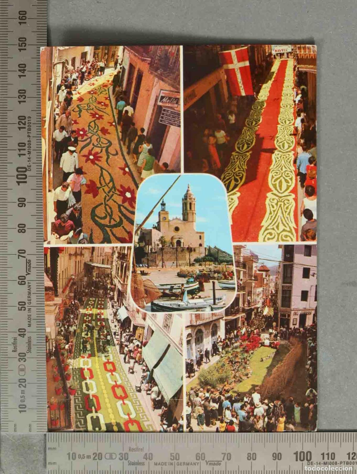 Postales: POSTAL. Sitges - Fiesta del Corpus Christi - Alfombras de flores - Iglesia de San Bartolom&eacute; y Santa
