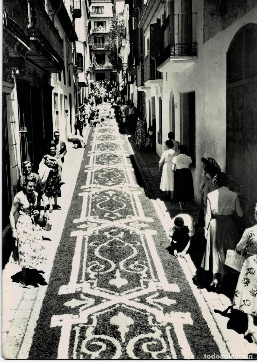 Postales: POSTAL MODERNA DE CATALU&Ntilde;A.SITGES.ALFOMBRA DE FLORES EN LA FESTIVIDAD DE CORPUS CHRISTI. P-CAT-2112