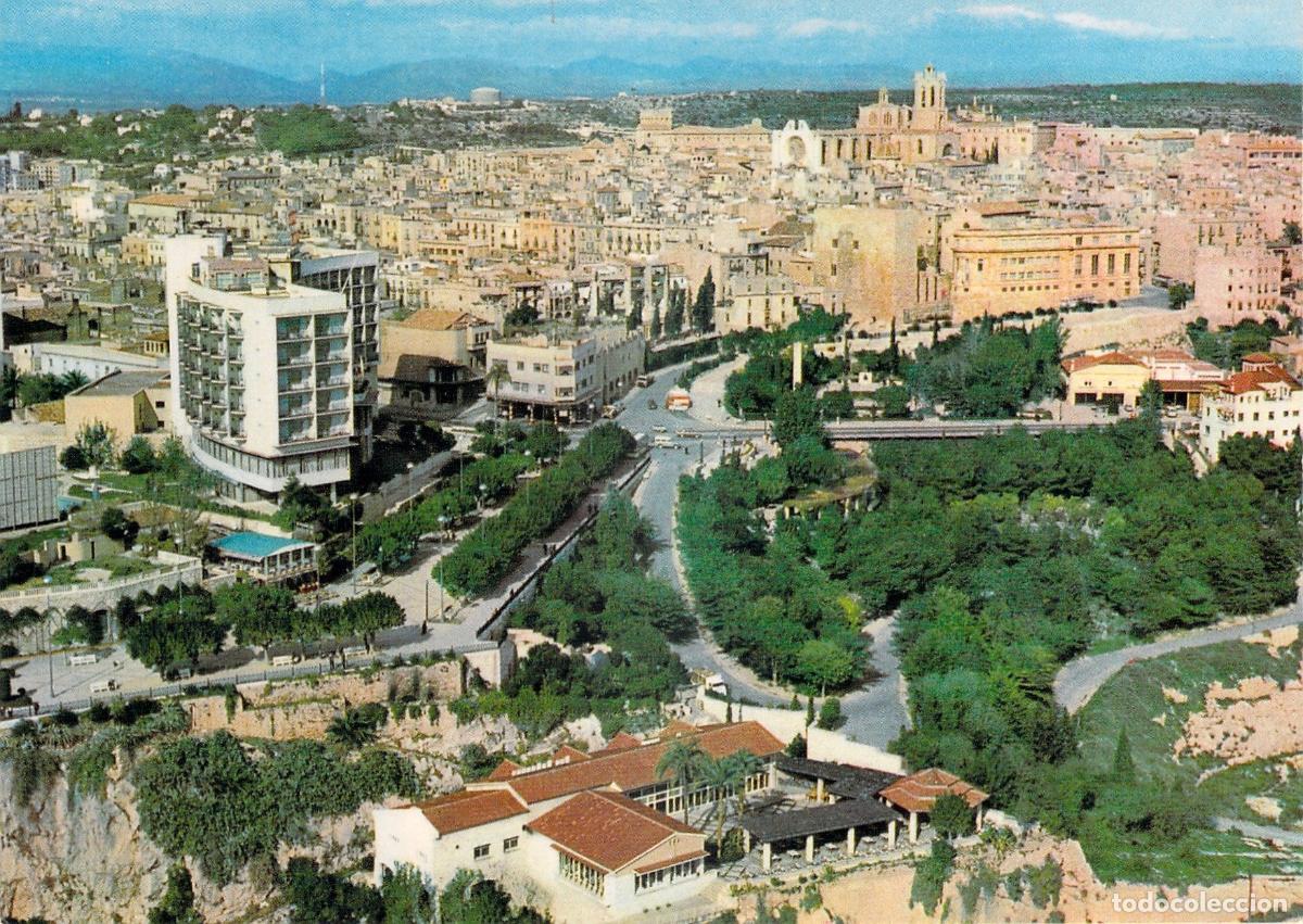 Postales: Postal de Tarragona Vista Parcial de la Ciudad y Costa Dorada