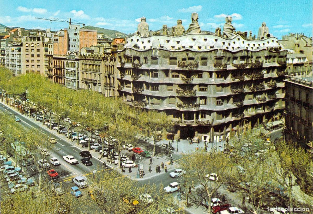 Postales: Postal de Barcelona - La Pedrera y Paseo de Gracia, Antoni Gaud&iacute;