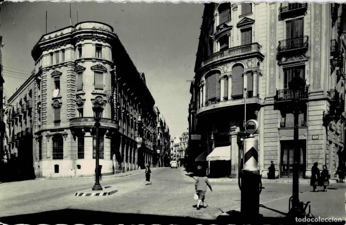 Postales: POSTAL MODERNA DE CATALU&Ntilde;A. REUS. ARRABAL DE SANTA ANA Y BANCO DE ESPA&Ntilde;A. P-CAT-2135