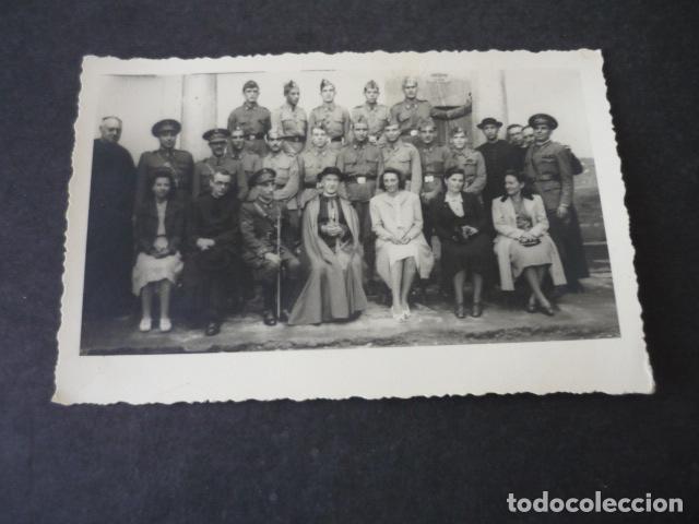 Postais: GERONA GRUPO DE MILITARES CON OBISPO Y MUJERES GUERRA CIVIL POSTAL FOTOGRAFICA