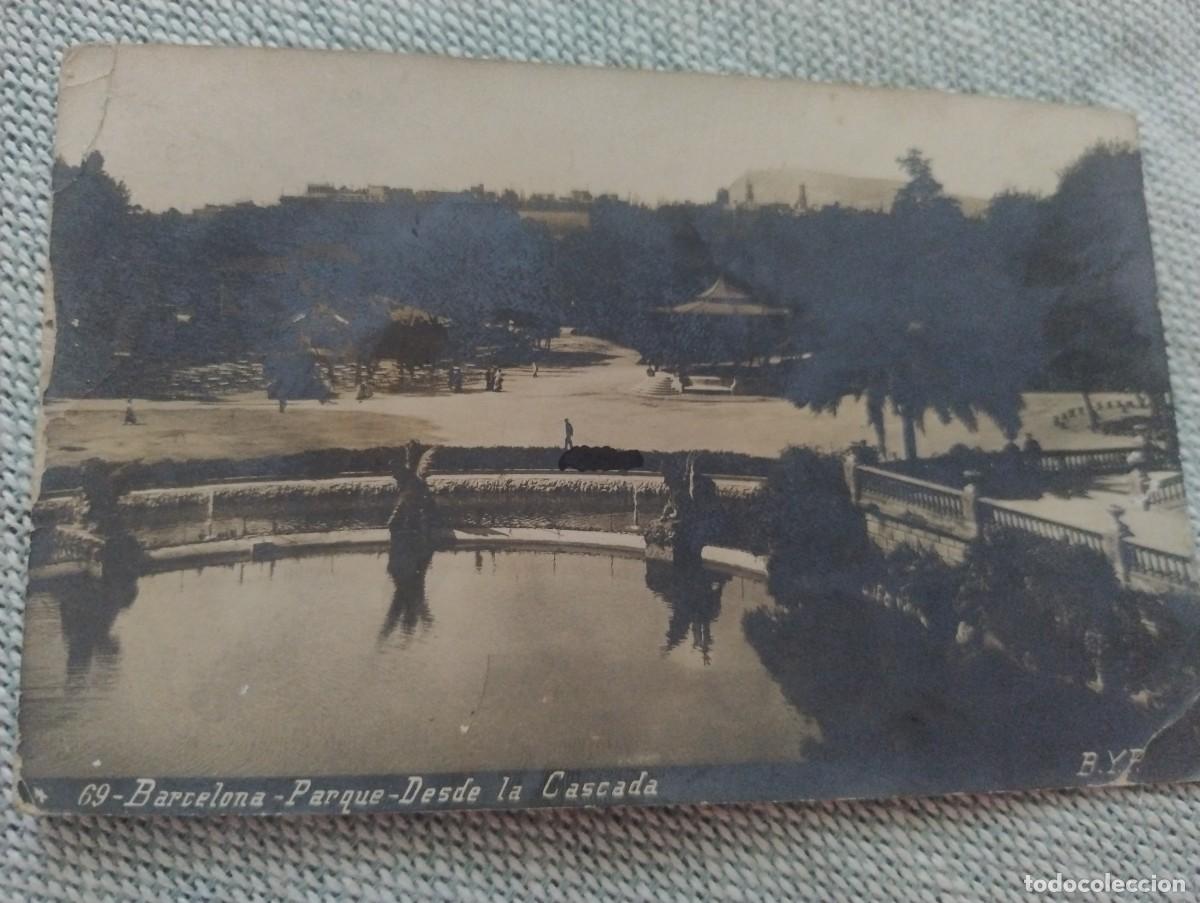 Postkarten: Postal fotogr&aacute;fica BARCELONA - PARQUE DESDE LA CASCADA 69. B y F. Circulada sello desprendido.