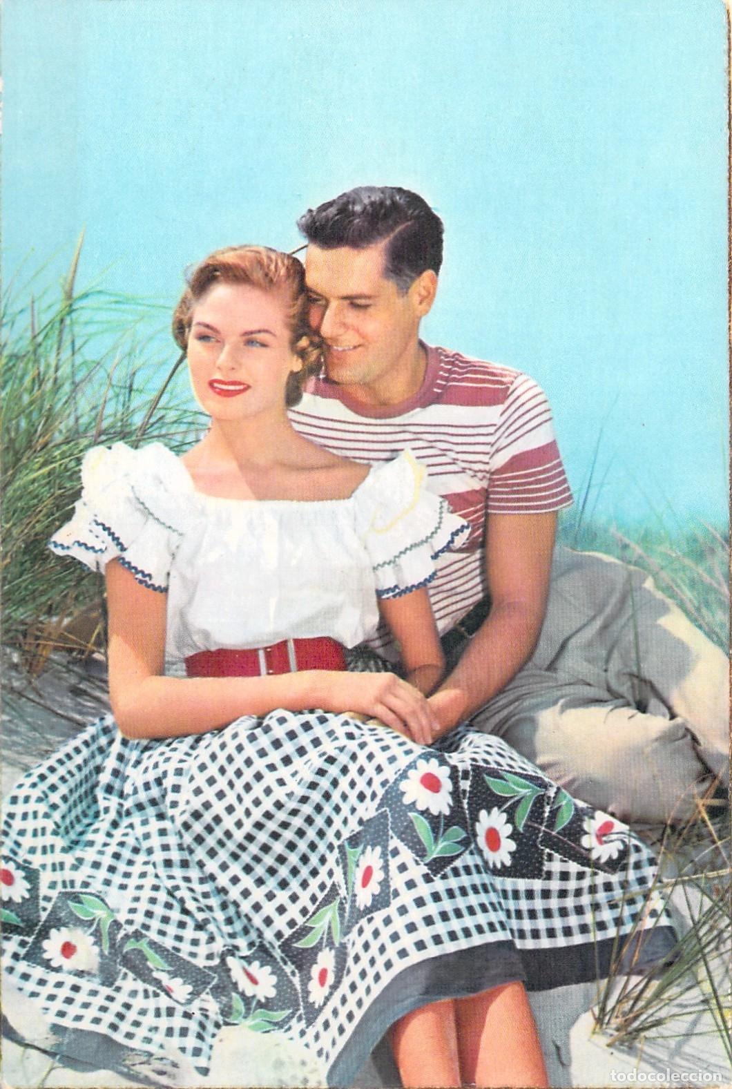 Postales: Postal de Pareja Rom&aacute;ntica en la Playa con Moda de &Eacute;poca CYZ 560/B