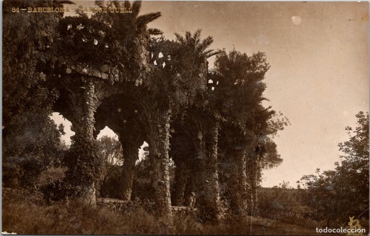 Postales: Barcelona - Parque G&uuml;ell - Luis Bartrina 84 - Fotogr&aacute;fica - Letras Doradas - 138x88mm