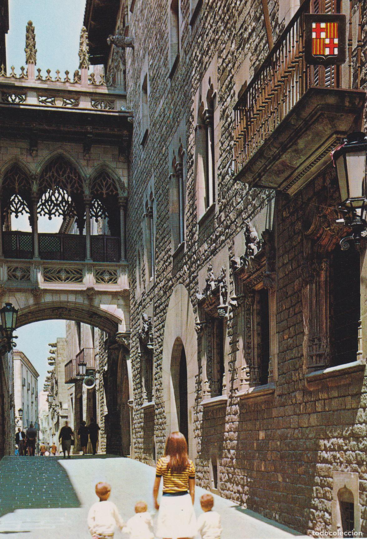Postales: BARCELONA, BARRI GOTIC, CARRER DEL BISBE - ESCUDO DE ORO N&ordm;14 - S/C