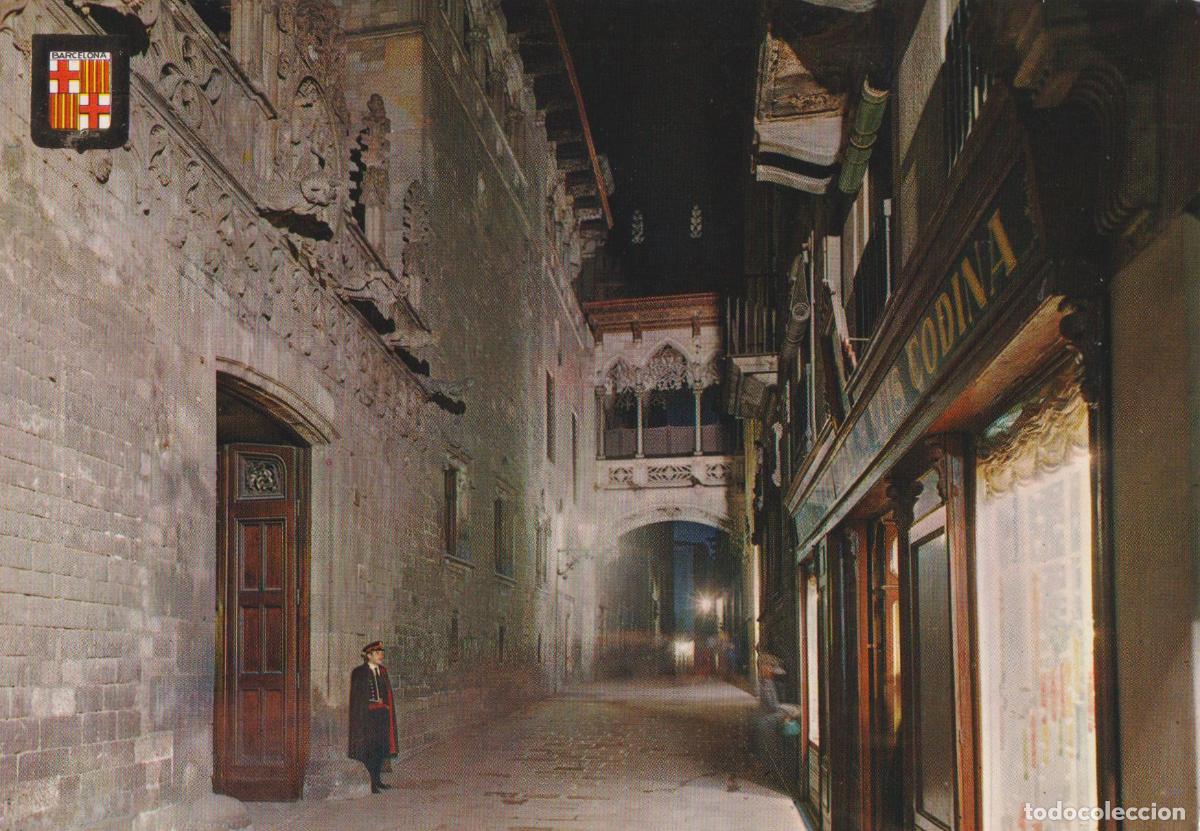 Postales: BARCELONA, BARRI GOTIC, CARRER DEL BISBE IRURITA - ESCUDO DE ORO N&ordm;1154 - ESCRITA 1969