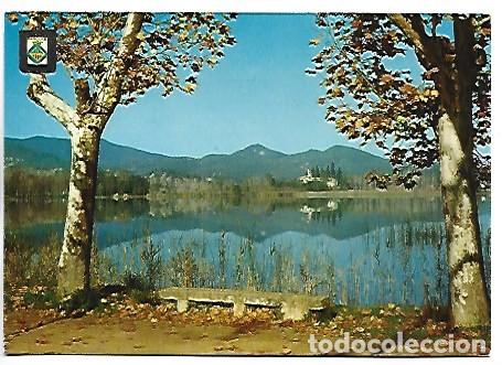 Postales: LAGO, VISTA PARCIAL CON LA IGLESIA ROMANICA DE PORQUERAS.- BA&Ntilde;OLAS / GIRONA
