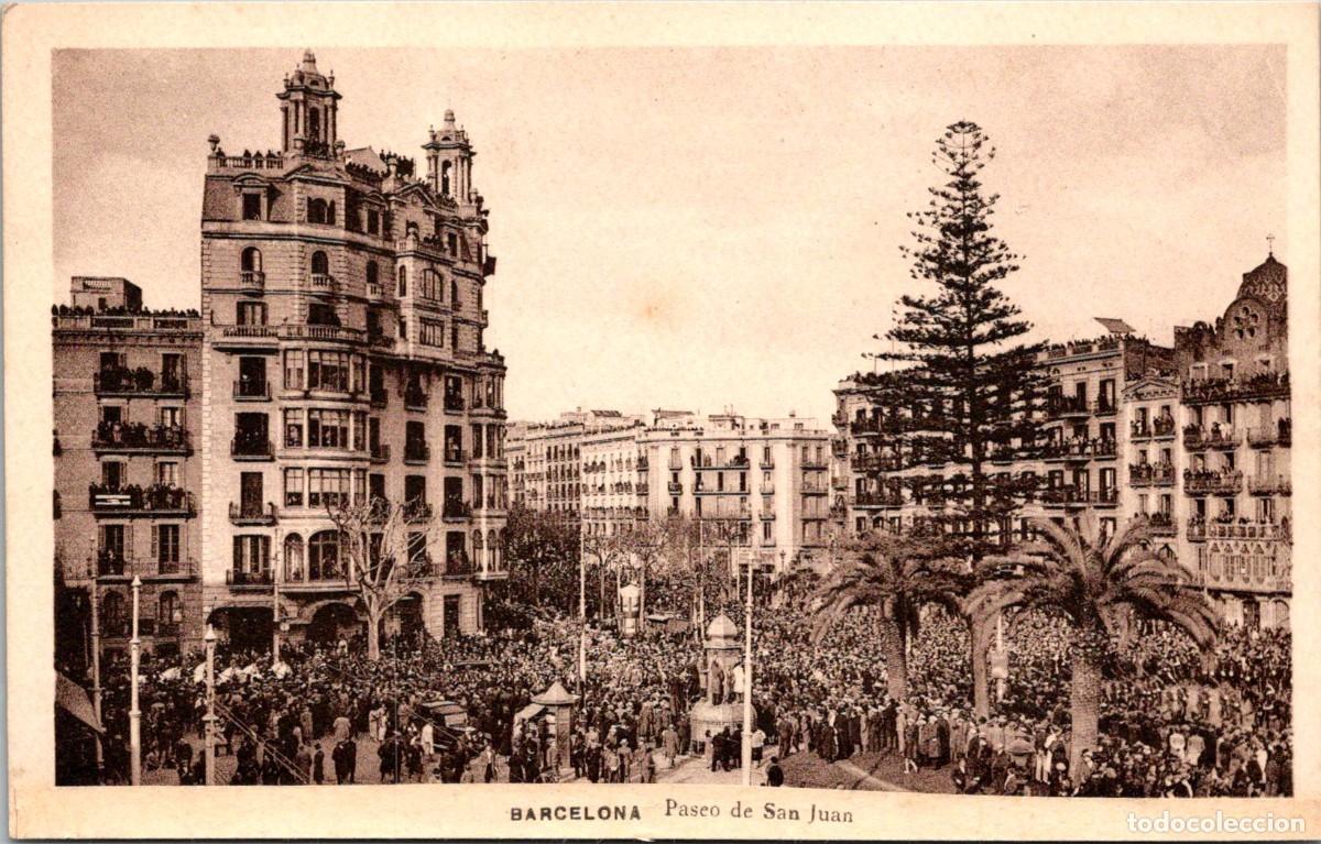 Postales: Barcelona - Paseo de San Juan - Roisin - 139x88mm - &Aacute;rbol de Navidad -Cabalgata -Muchedumbre-In&eacute;dita