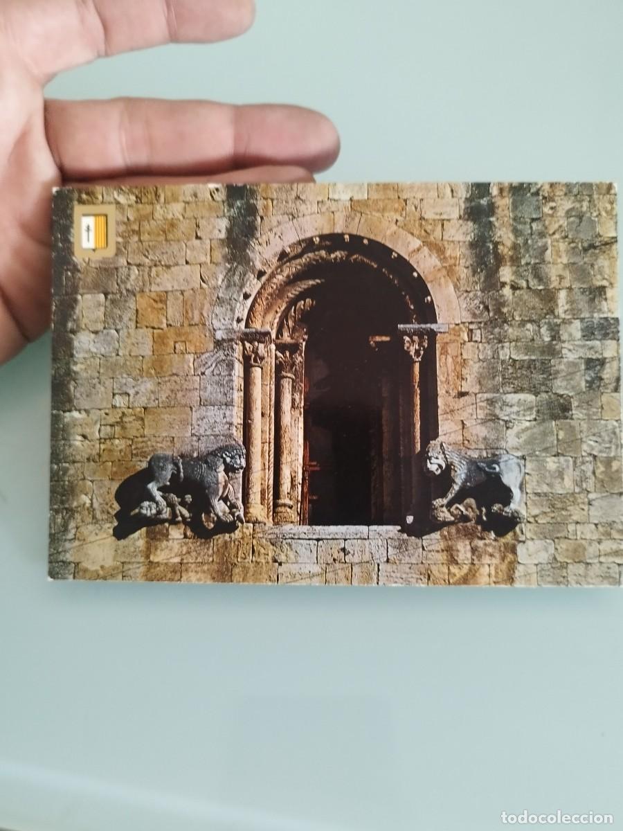 Postales: Tarjeta postal ventanal rom&aacute;nico, fachada principal del Monasterio de Sant Pere en Besal&uacute;, Girona.