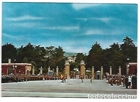 Postales: RELEVO DE LA GUARDIA - RELIEVE OF THE GUARD.- PALACIO REAL DE PEDRALBES.- BARCELONA