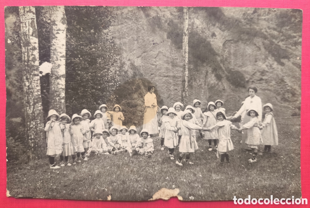 Postales: POSTAL FOTOGR&Aacute;FICA RETRATO GRUPAL EXCURSI&Oacute;N ESCOLAR FOT&Oacute;GRAFO R. LLOBET RIPOLL C. 1915