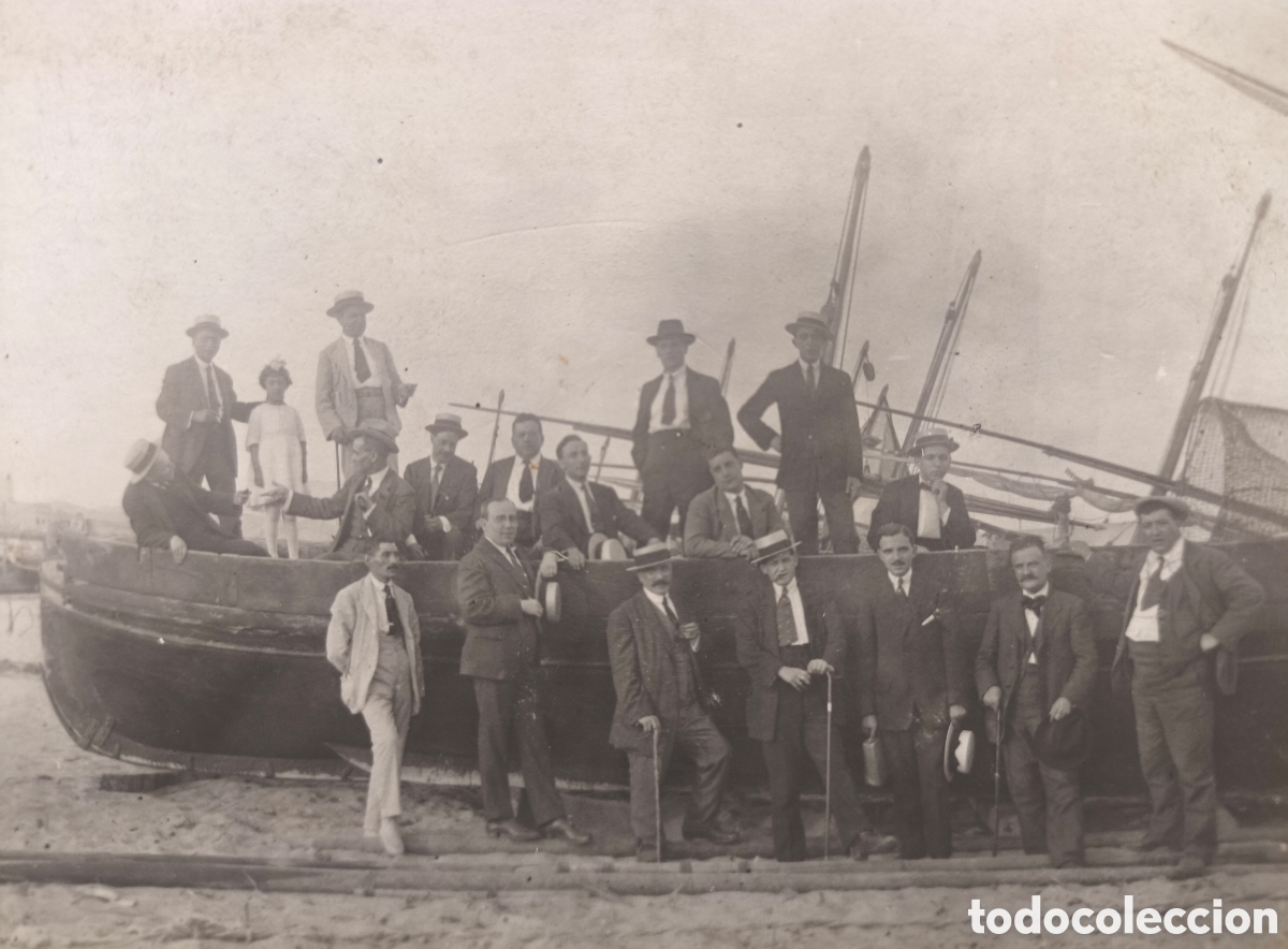 Postales: CATALUNYA PLATJA SENSE IDENTIFICAR POSTAL FOTOGR&Aacute;FICA RETRATO GRUPAL C. 1920