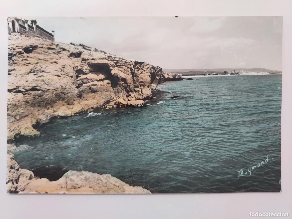 Postales: POSTAL TORREDEMBARRA DETALLE DE LAS ROCAS. CIRCULADA 1960. TARRAGONA. RAYMOND TIPO COLOREADA