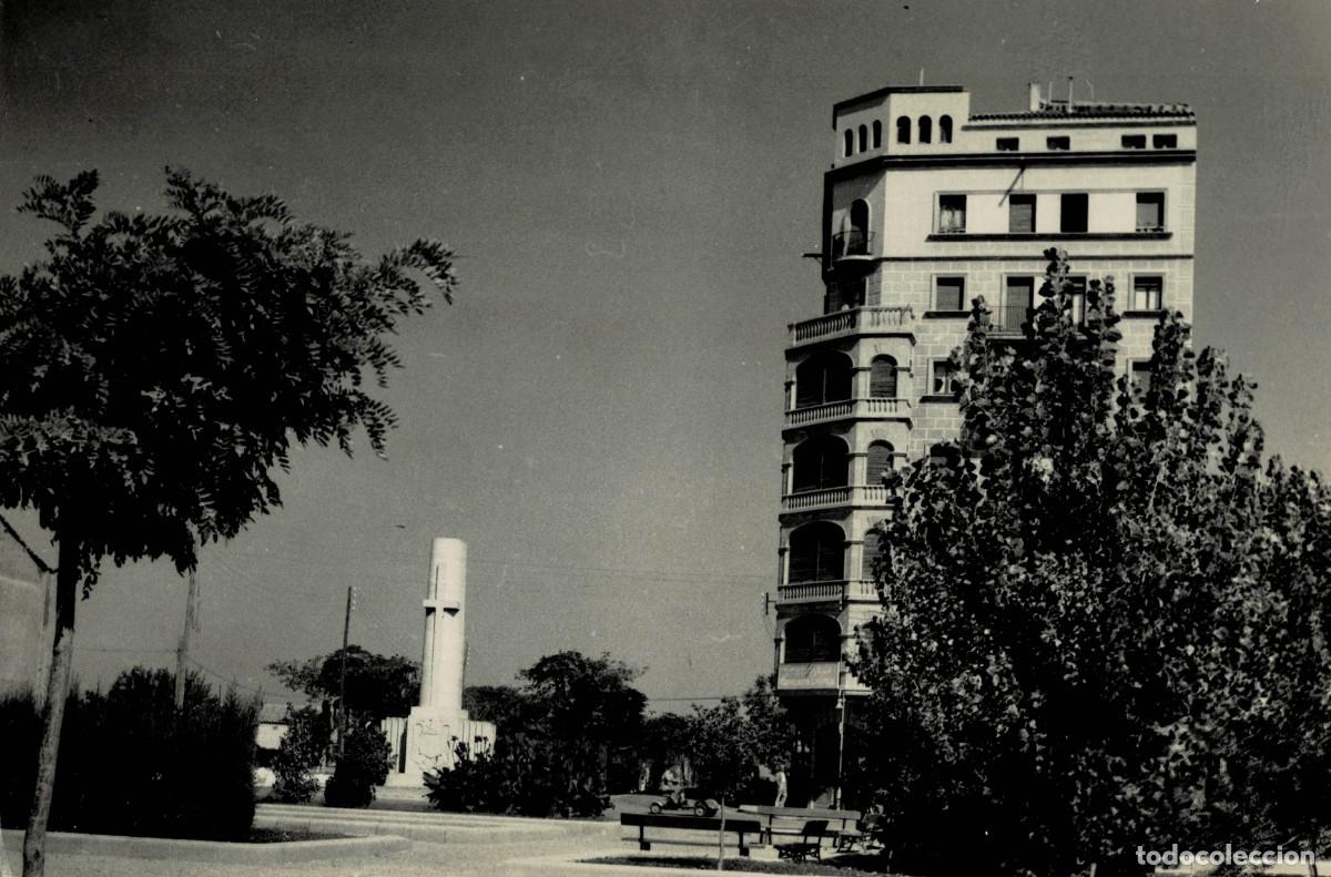 Postales: POSTAL MODERNA DE CATALU&Ntilde;A. LERIDA. PLAZA RICARDO VI&Ntilde;ES. P-CAT-2152