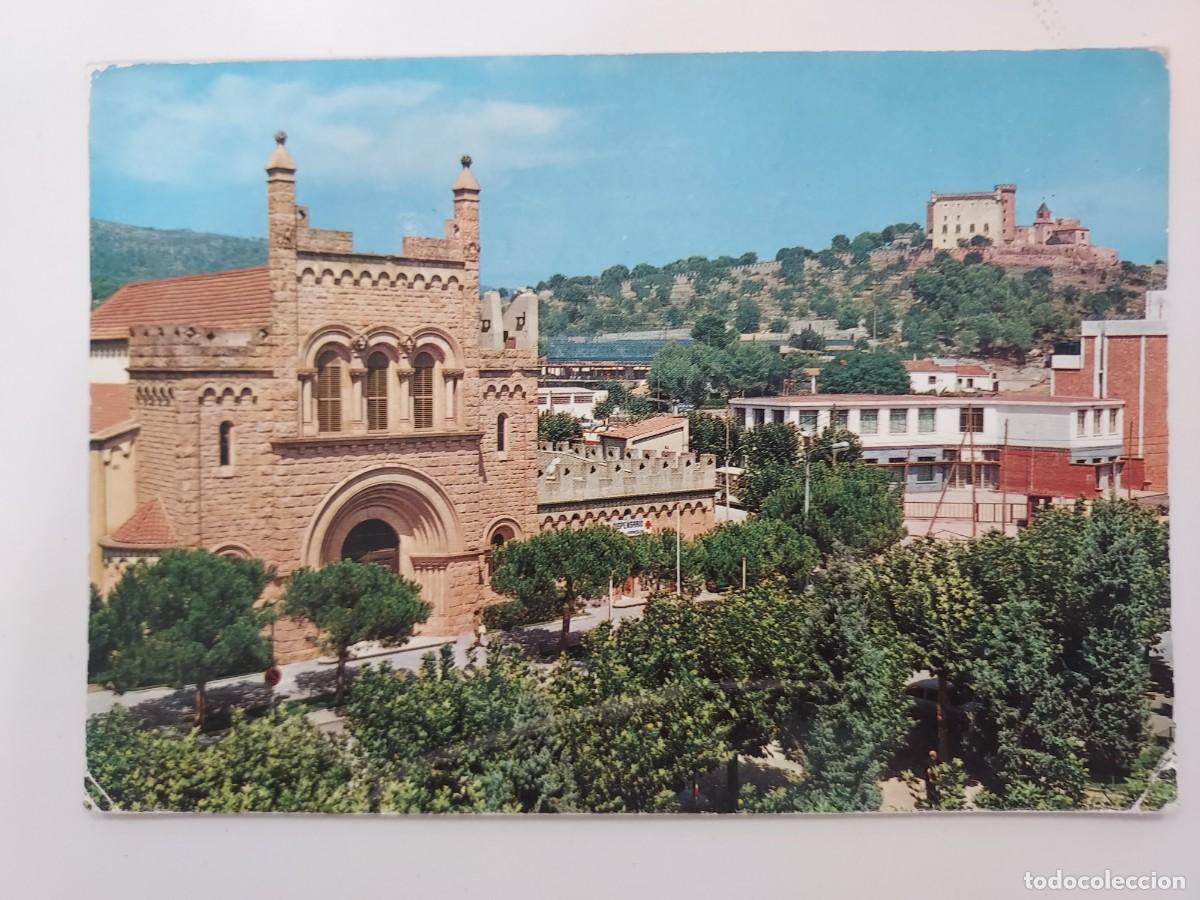Postales: POSTAL CASTELLDEFELS IGLESIA AL FONDO CASTILLO. 1972. CIRCULADA. BARCELONA