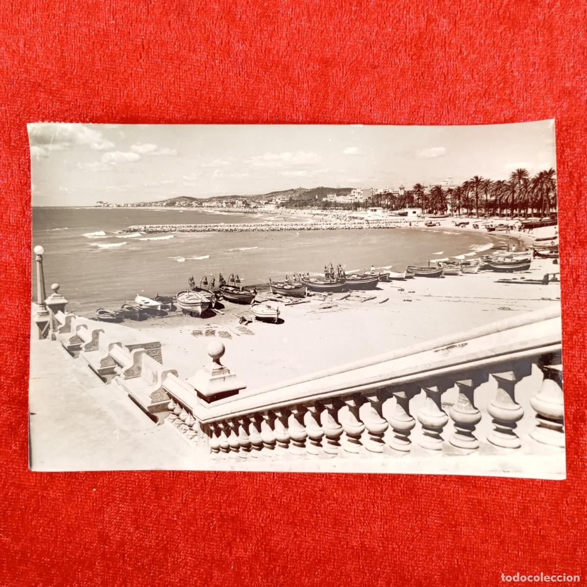 Postales: POSTAL - SITGES - 529 - PAN&Oacute;RAMICA DE LA PLAYA - R. GASS&Oacute; - RAR&Iacute;SIMA / 893