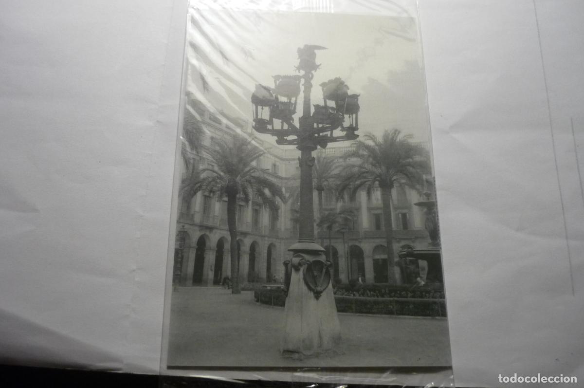 Postales: tarjeta barcelona --farola obra gaudi.--con sello metalico datos historia