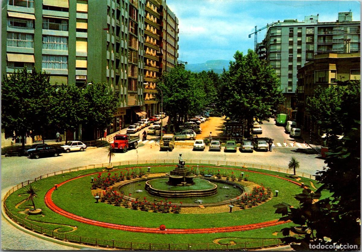 Postales: Reus - Plaza de P&iacute;o XII - Raymond 22 - 150x104mm - Gr&uacute;a de Construcci&oacute;n x2 - Cami&oacute;n - JEEP