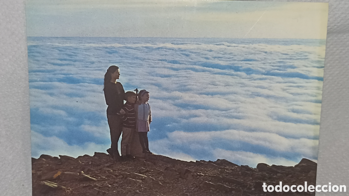Postales: Montseny mar de nubes encima de Turr&oacute; de Homa