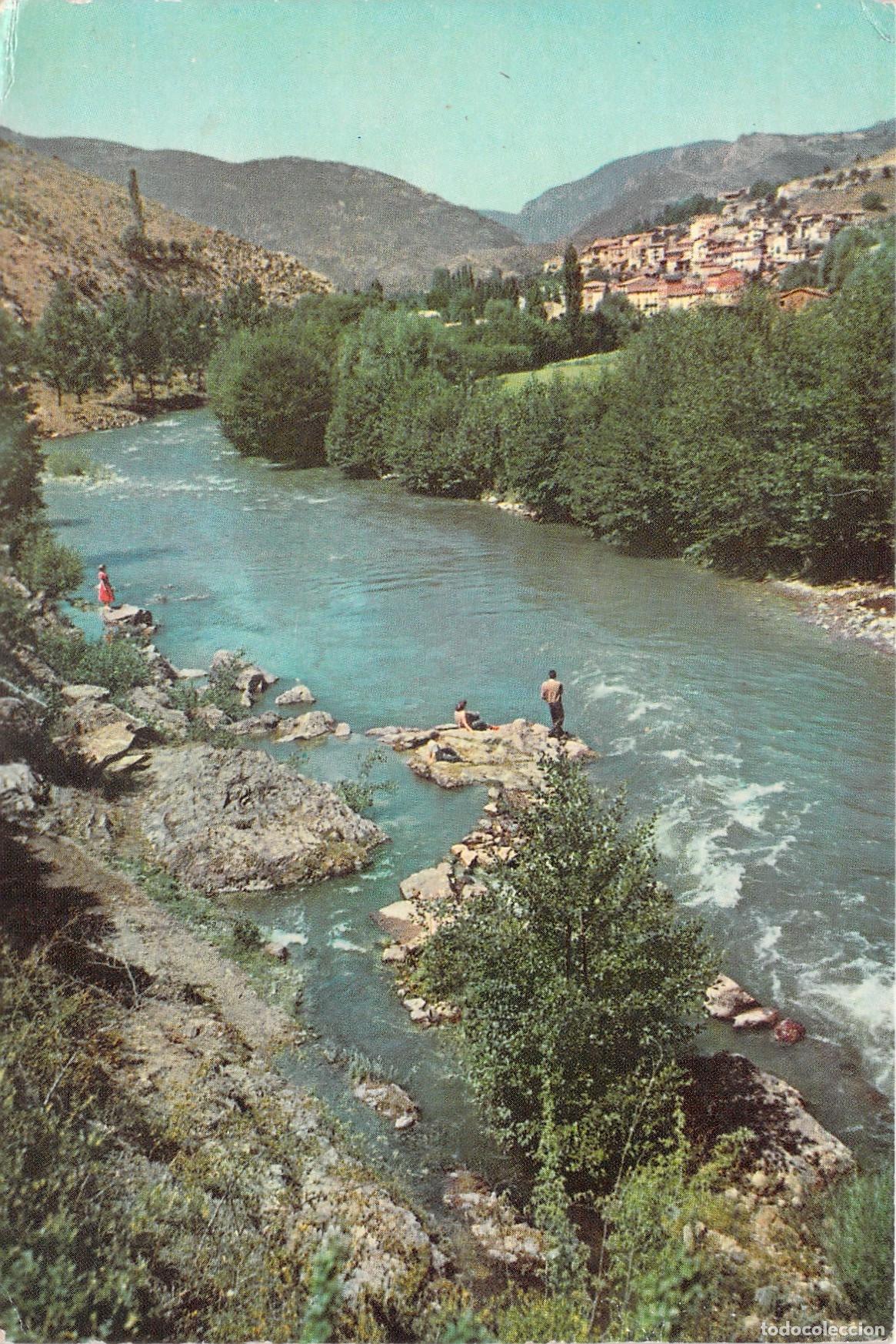 Postales: Postal de Martinet de Cerdanya con vista parcial del r&iacute;o y los Pirineos