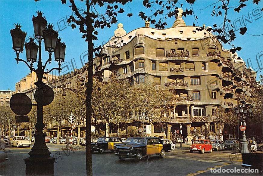 Postales: Casa Mil&aacute; Camps de Gaud&iacute; (Barcelona) - Sin Circular - A&ntilde;os 60 - Con coches de la &eacute;poca