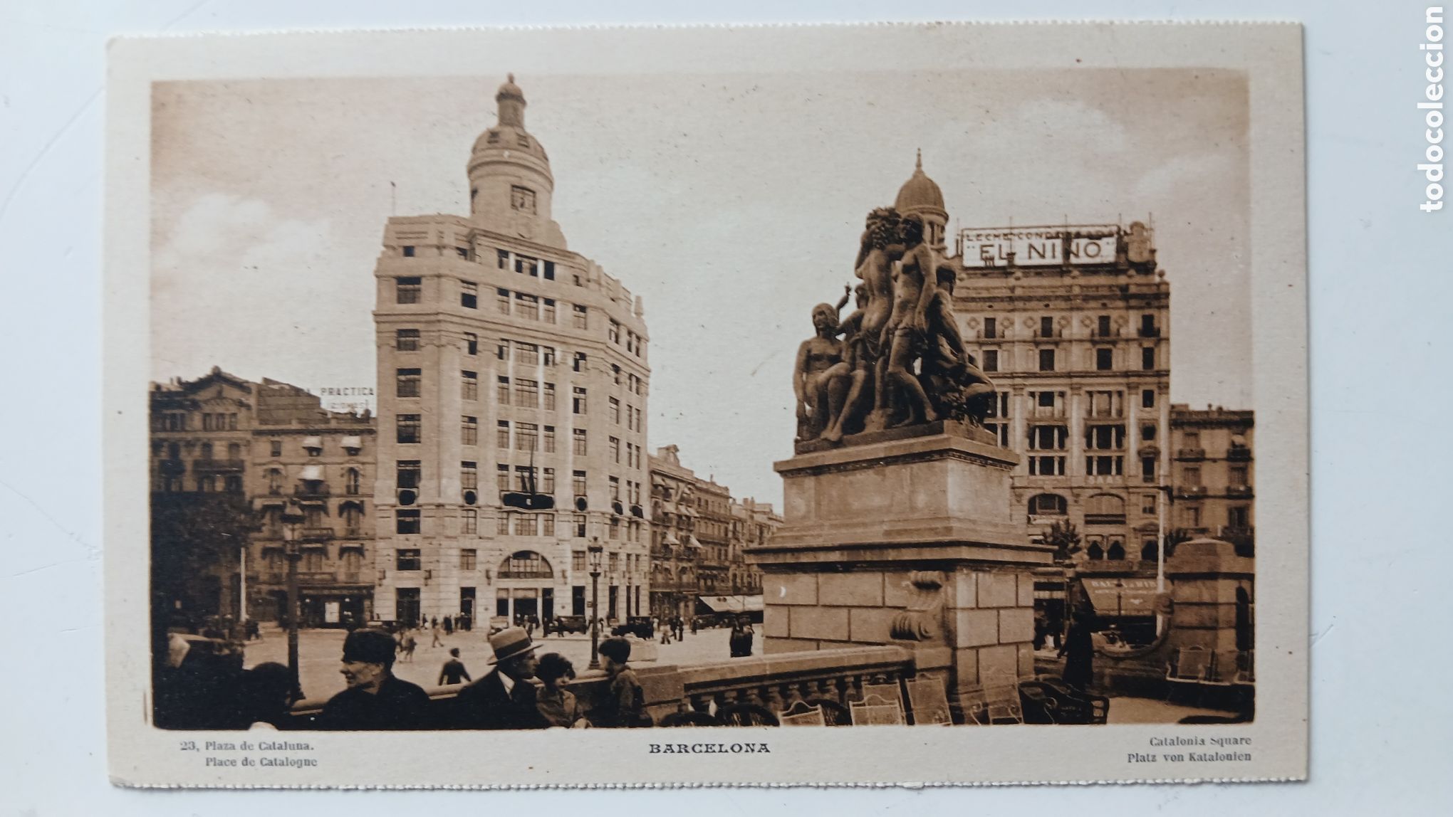 Postales: POSTAL BARCELONA B/N PLAZA CATALU&Ntilde;A ESCULTURA SOMBREROS N&ordm; 23 ROISIN SIN CIRCULAR