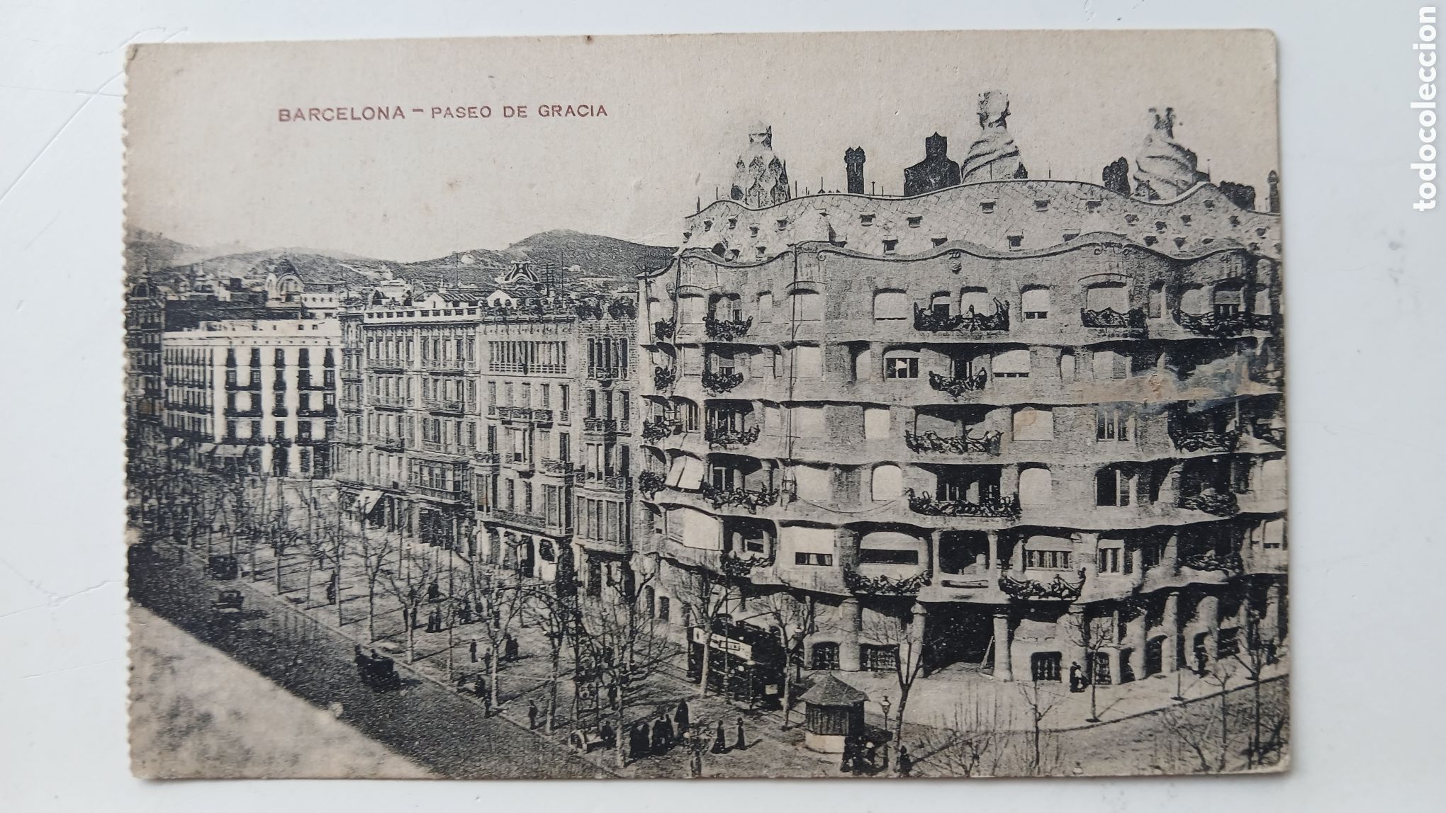 Postales: POSTAL BARCELONA B/N PASSEIG DE GR&Agrave;CIA CASA MIL&Agrave; LA PEDRERA ANTONI GAUD&Iacute; SIN CIRCULAR