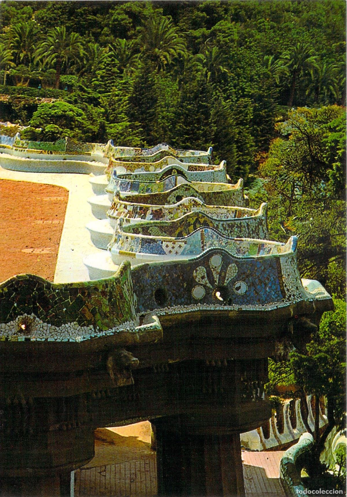 Postales: Postal de Barcelona Parque G&uuml;ell Banco de la Plaza Gaud&iacute;