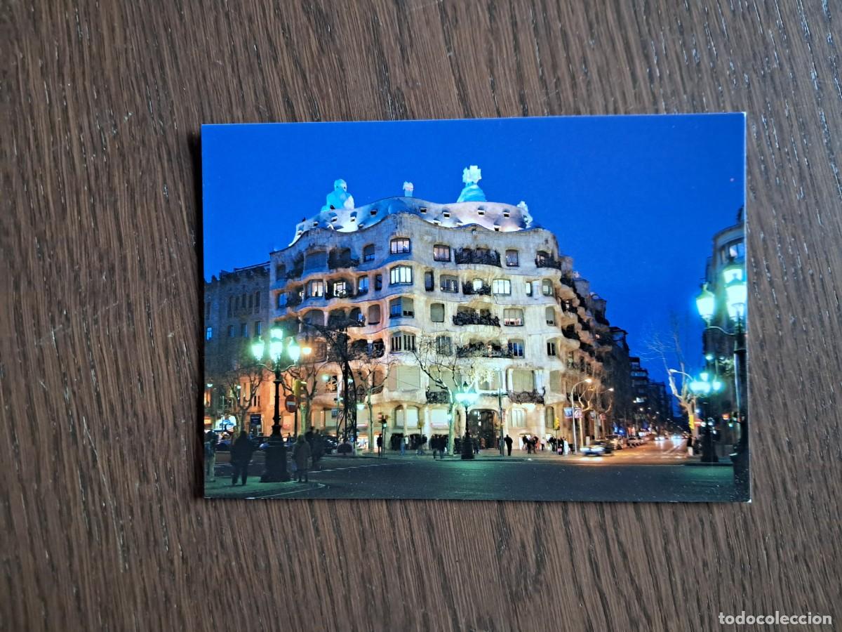Postales: postal de Espa&ntilde;a, Casa Mil&agrave;, La pedrera, de noche, Barcelona. Gaud&iacute;. a&ntilde;o 2005.