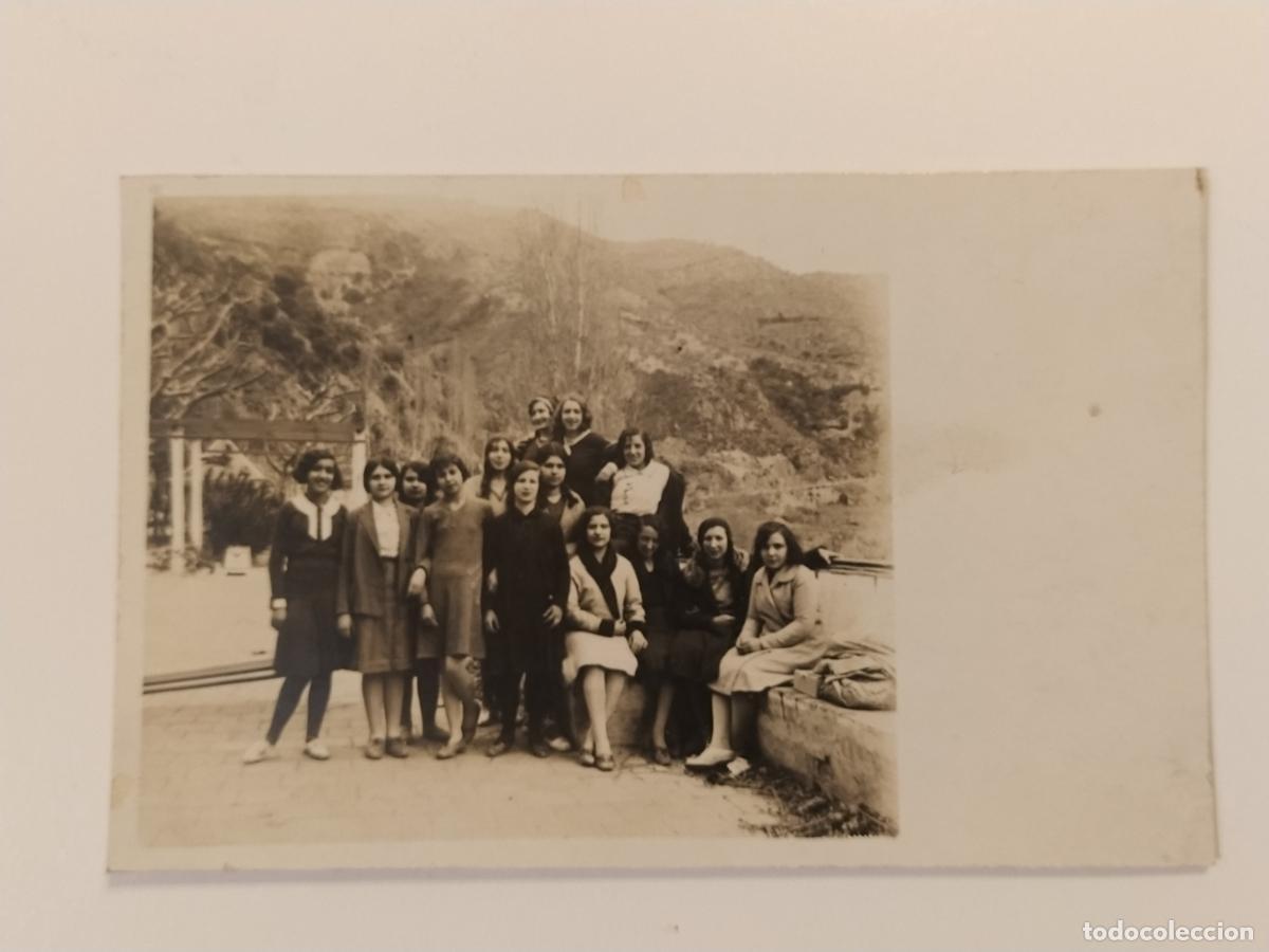 Postales: GRUPO DE CHICAS DE EXCURSION - FOTOGRAFICA - POSTAL ANTIGUA -(116.493)