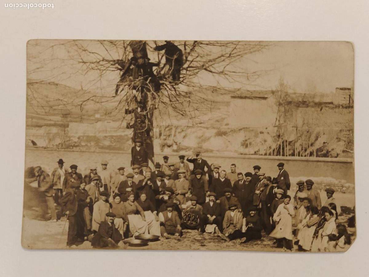 Postales: LUGAR SIN IDENTIFICAR - GENTE JUNTO AL RIO - A&Ntilde;O 1928 - FOTOGRAFICA - POSTAL ANTIGUA-(116.565)