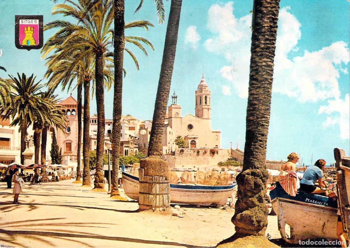 Postales: Postal de la costa y la iglesia en Sitges, Barcelona