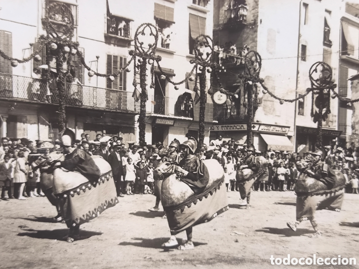 Postales: OLOT BALL CAVALLINS FESTA POPULAR PLA&Ccedil;A MAJOR POSTAL FOTOGR&Aacute;FICA LA GARROTXA C. 1920