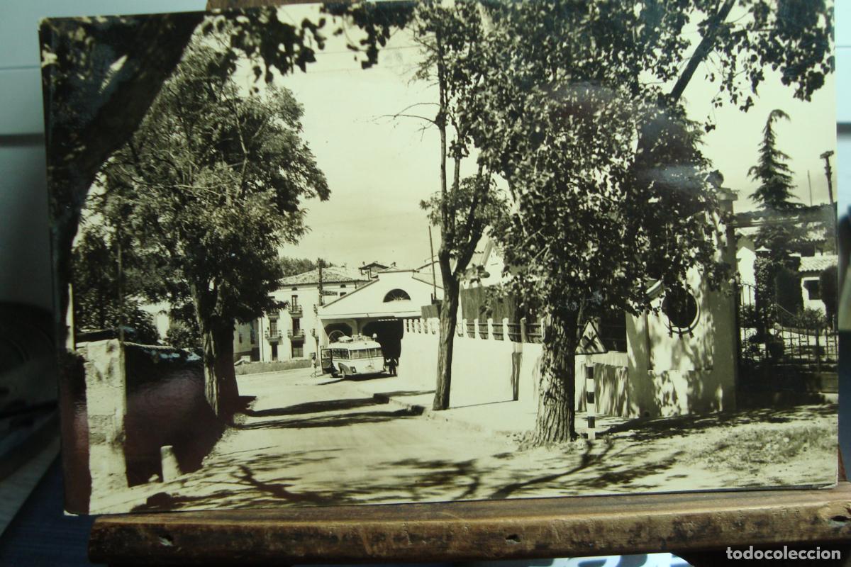 Postales: ANTIGUA POSTAL ENTRADA A LA VILLA. PRATS DE LLUSANES BARCELONA. COMERCIAL PRAT N&ordm; 4