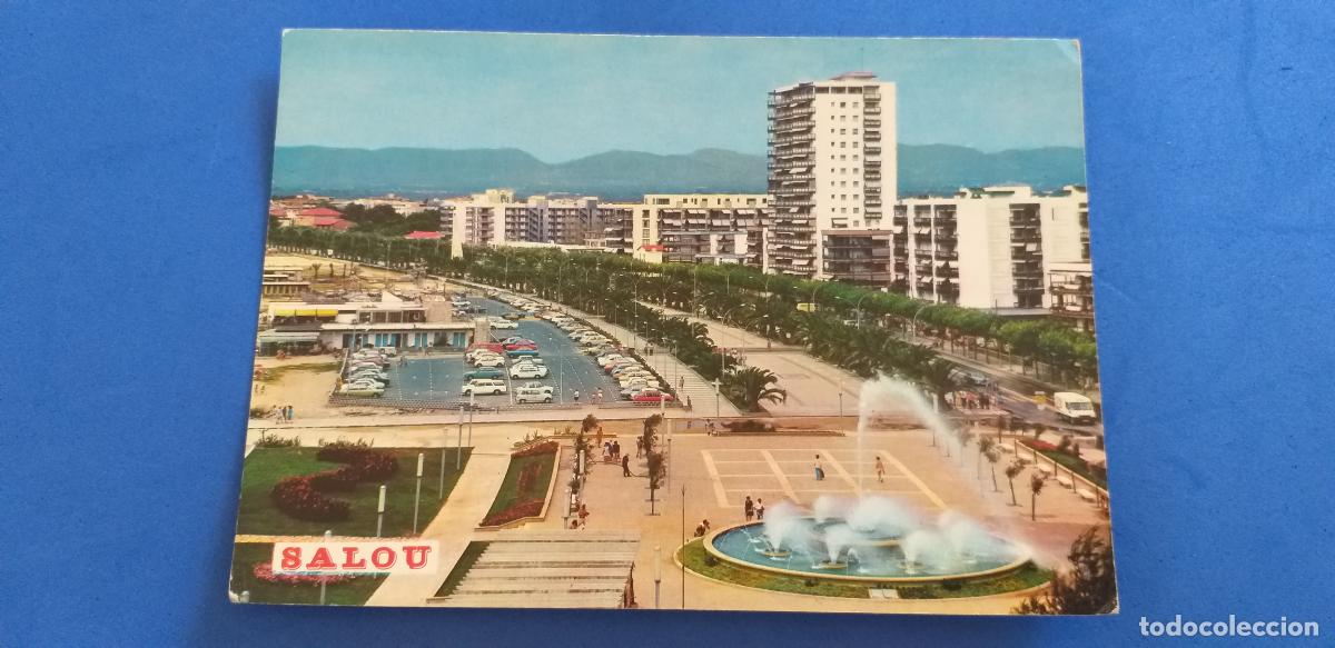 Postales: Postal de Salou. Tarragona. Circulada en 1976. Matasello y sellos. Fuente y paseo de Jaime I