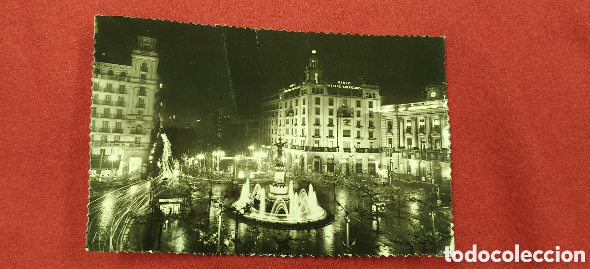 Postales: Postal Antigua Barcelona Noche. Plaza Catalu&ntilde;a. ERROR Imprenta Ediciones Sicilia. Familia Amado