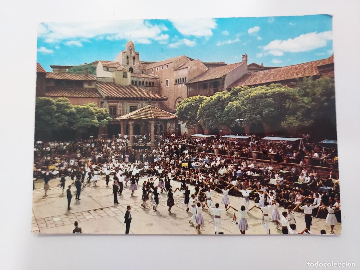 Postales: POSTAL BARCELONA PUEBLO ESPA&Ntilde;OL PLAZA MAYOR. 1966. SIN CIRCULAR. CYP 364. BAILANDO SARDANAS