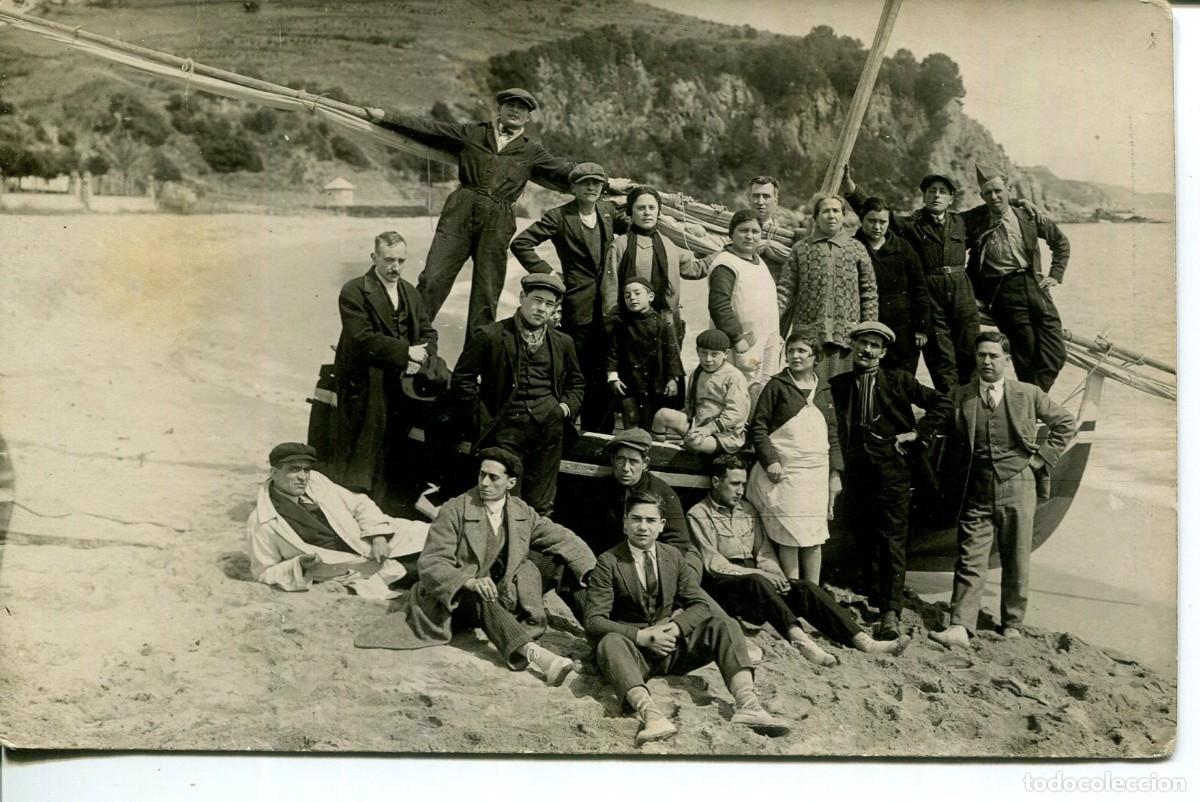 Postais: LLORET DE MAR- PLAYA SANTA CRISTINA-GRUPO DE PERSONAS EN UNA BARCA A&Ntilde;O 1920/30-RARA-FOTOGR&Aacute;FICA-RARA